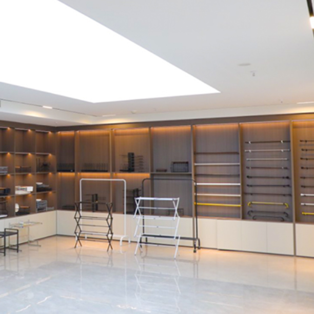 How to Choose a Garment Rack for Your Home?